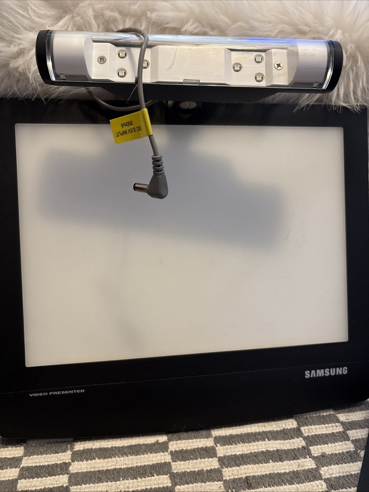 Samsung Video Presenter With Remote, Light Box, Switch Adapter