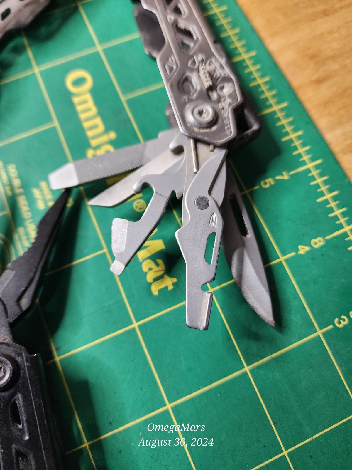 Gerber Truss 17-in-1 Multi Tool Random selection of ONE tool per order Grade A