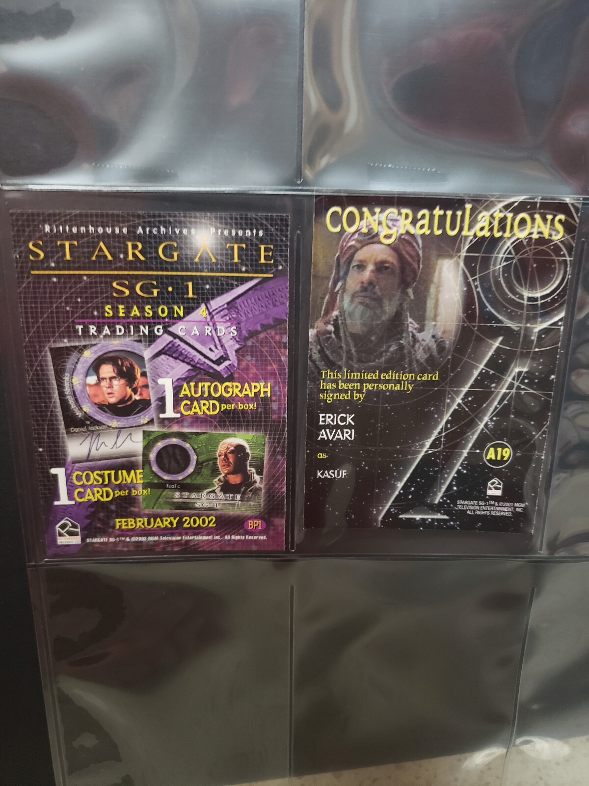 Stargate SG1: Season 4 Binder with Erick Avari Kasuf autographed card & Promo