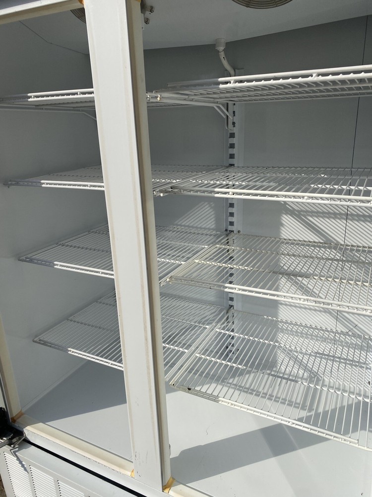 Master Bilt 2 Dr. Display Freezer, 1 Ph. 220v, Guaranteed!