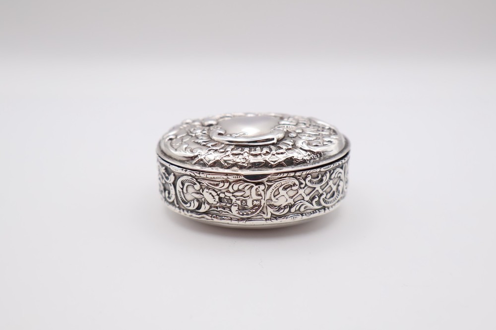 Charming Antique Solid Silver Repousse Small Oval Trinket Box Birmingham 1900