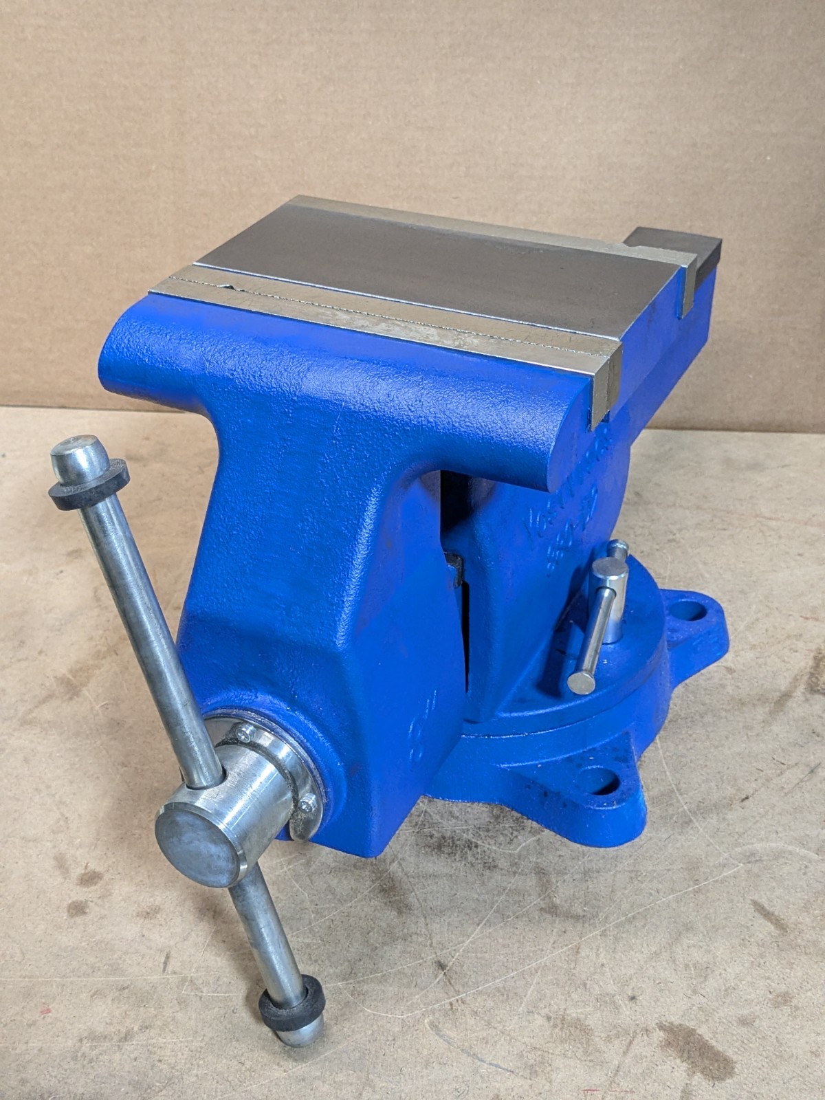 Yost Reversible Bench Vise w/ Swivel Base 8" Jaw Width 8.5" / 12.5" Opening