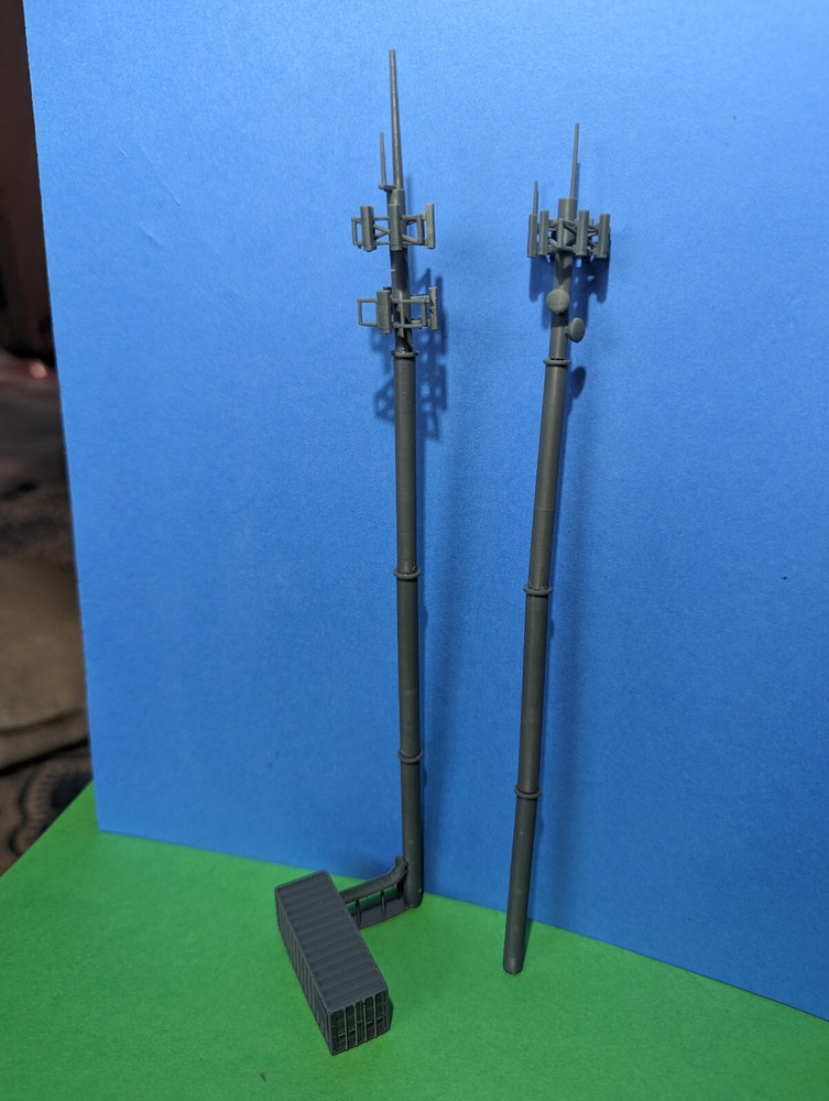 Z-Scale Cell Towers (2)