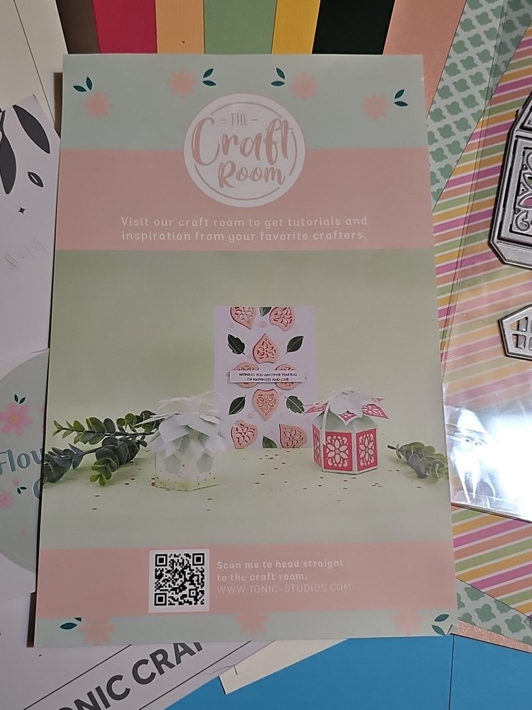 Tonic Studios Craft Kit #49 Flower Power Gift Box
