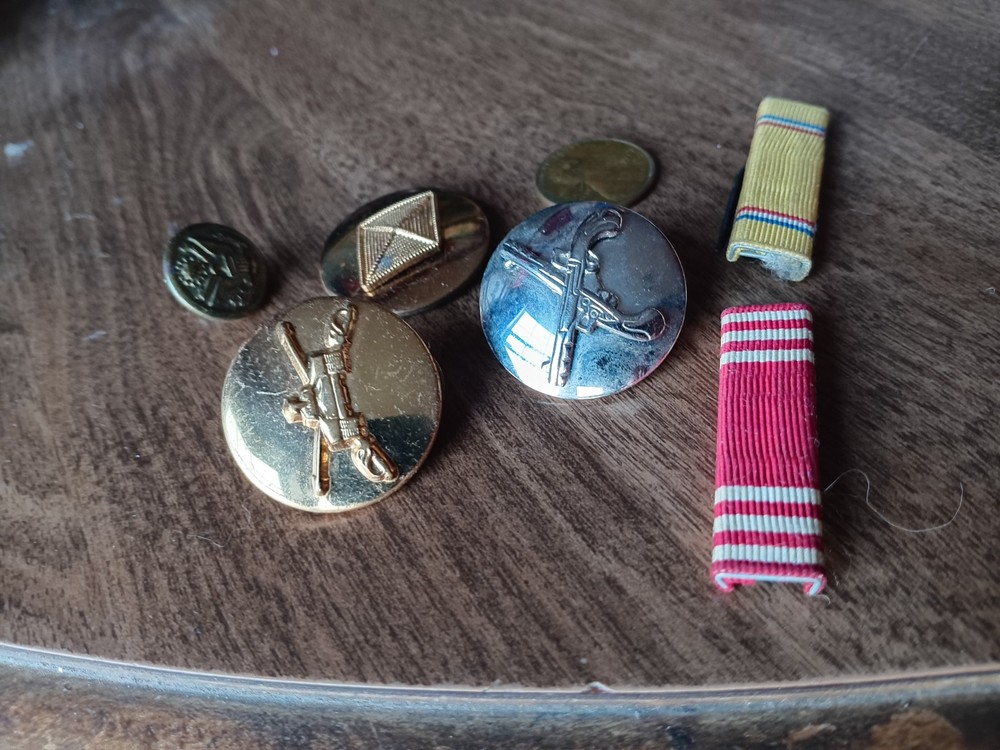 WW2 US Army Uniform Buttons Ribbons