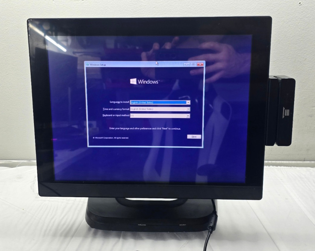 Hisense POS Terminal HK570EII 720329  4gb 240gb SSD Win 10 Pro Read
