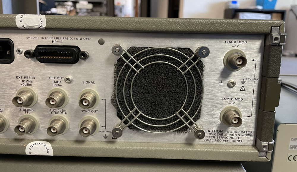 HP Hewlett Packard Synthesizer Function Generator 3325A Two Missing Feet