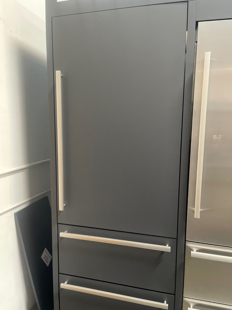 Liebherr 30" Panel-Ready Bottom-Freezer Refrigerator - HCB1580