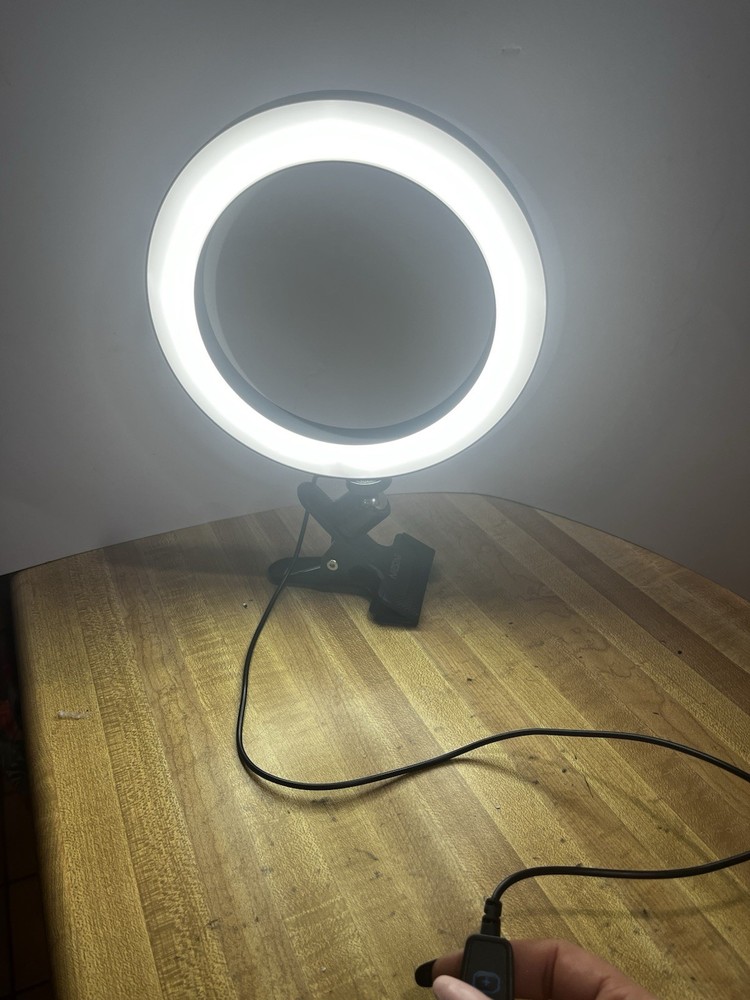 Nizoni 3-Mode USB LED Selfie Ring Light, Clamp Mount, Wired Controller, 104 LEDs
