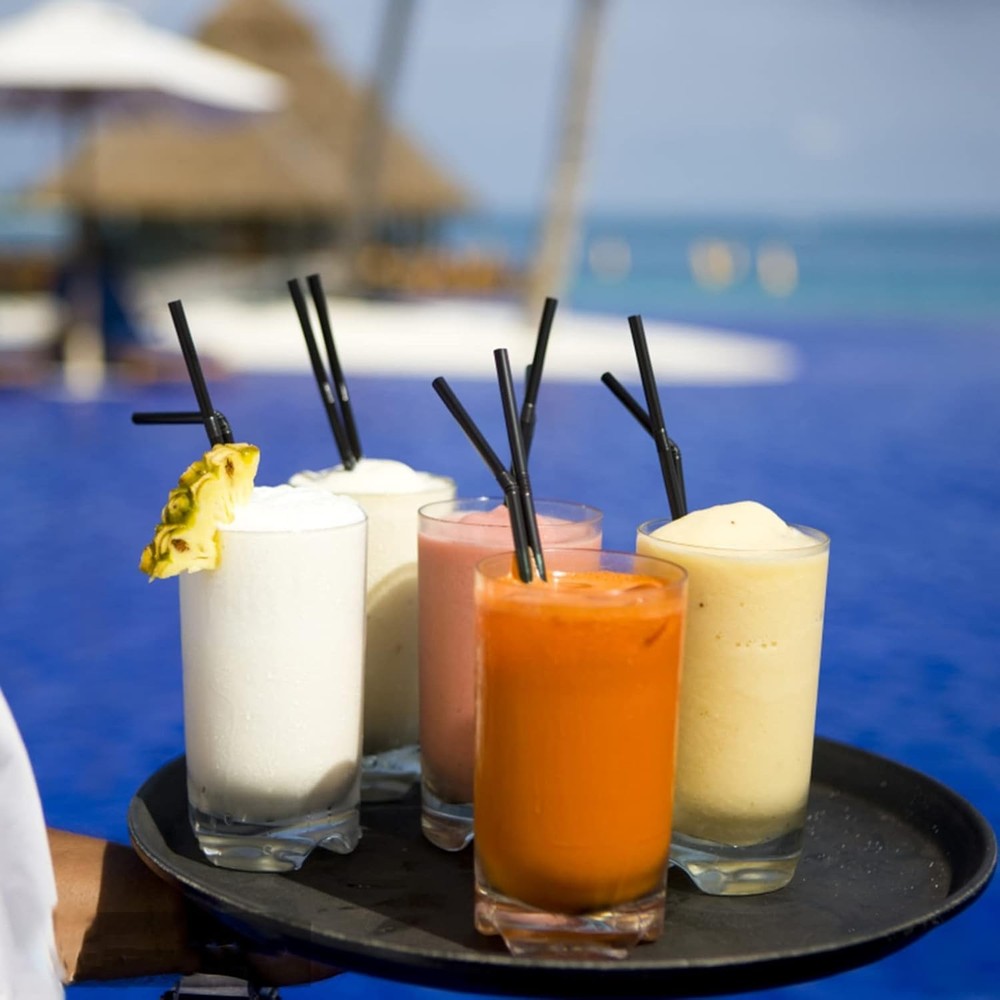 TOPZEA 4 Pack Plastic Server Tray, 14 Inch Round Serving Tray Black