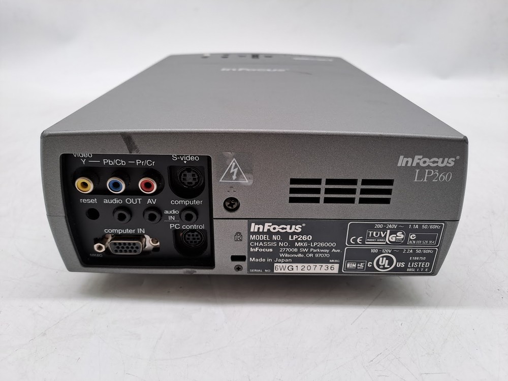 InFocus LP260 3LCD SVGA Digital Multimedia Projector