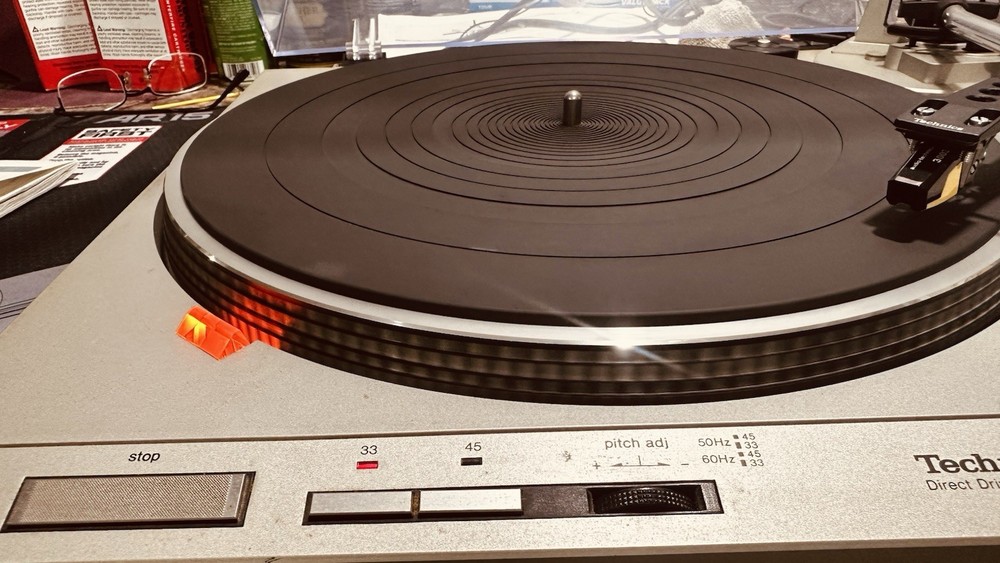 Vintage Technics SL-D202 Direct Drive Automatic Turntable 33/45