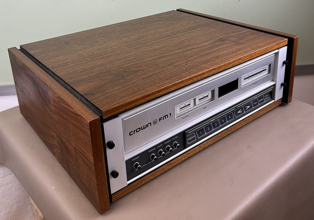 CROWN FM1 STEREO TUNER NICE