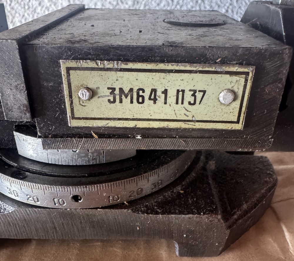 Pprecision machine vise with micro-feed USSR