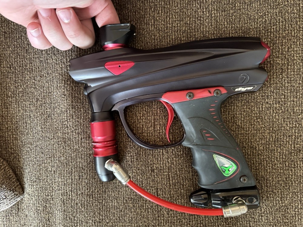 Dye DM6 Paintball marker