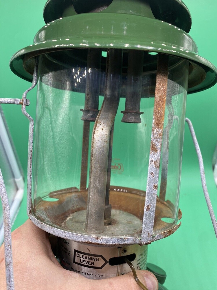 Vintage Coleman Dated 5/82 Double Mantle Lantern Model 220K