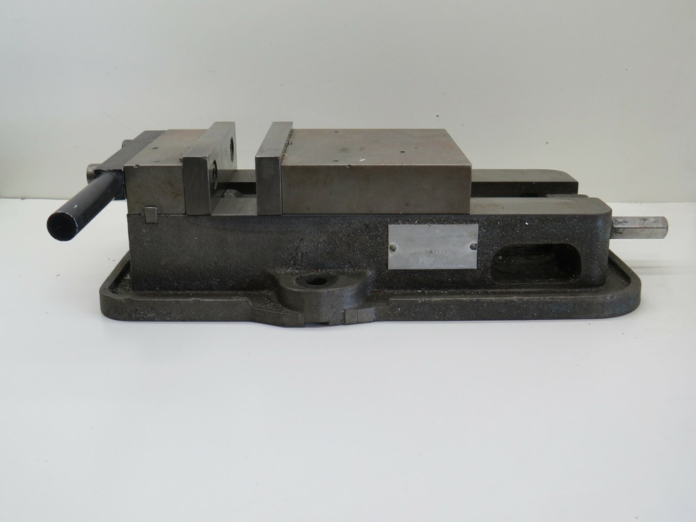 Kurt D60-1 Milling Machine 6" Vise, Missing Handle, 73lbs