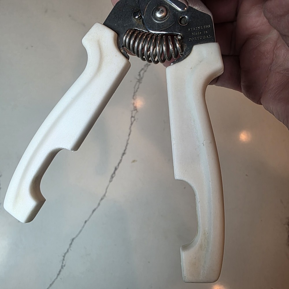 Pampered Chef Multi-Purpose Kitchen Shears/Scissors White 1075 NO HOLDER