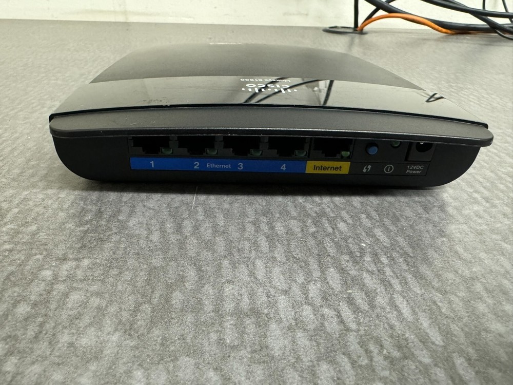** Cisco / Linksys E1500 Wireless Router 802.11n Wireless-N