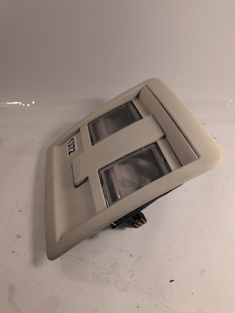 2007 - 2010 DODGE NITRO OVERHEAD DOME LIGHT BEIGE OEM