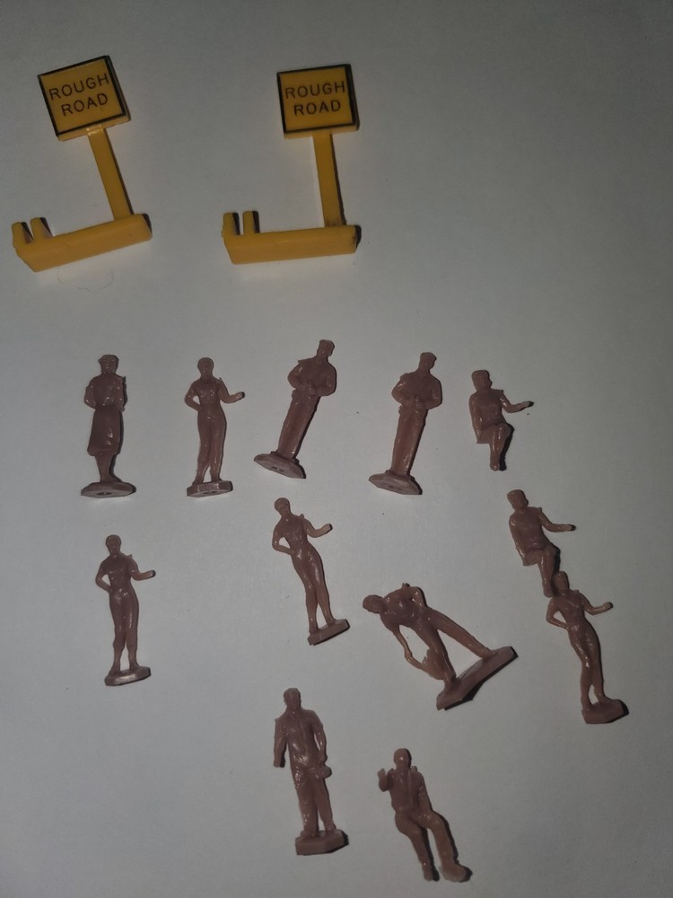 Plastic Figures For Model Train Unpainted