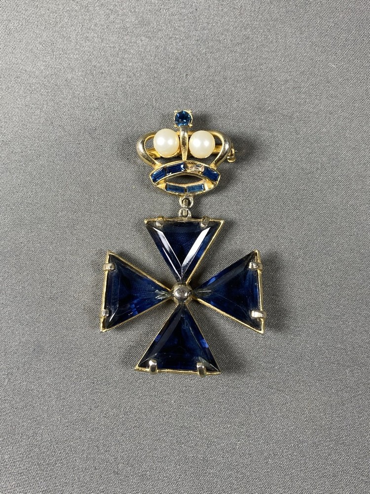 VINTAGE BLUE TRIANGLE RHINESTONE MALTESE CROSS DANGLE PIN CROWN BROOCH *READ
