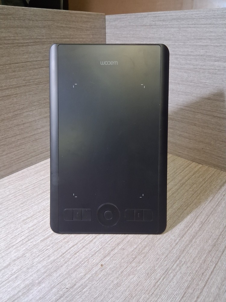 Wacom Intuos Graphics Drawing Tablet