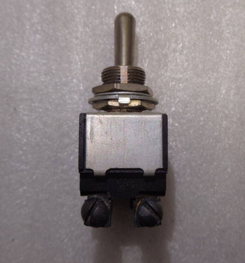 CUTLER HAMMER TOGGLE SWITCH AN3027-2 / 8822K8 NEW