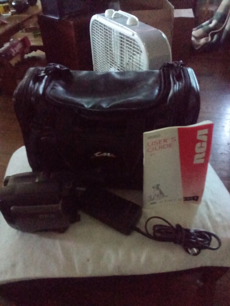 RCA ProV 700c Camera, Charger, Manual, Camera Bag. Needs Battery.