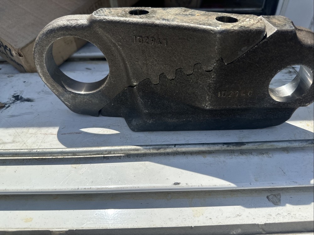 John Deere AT341430 Left Master Link