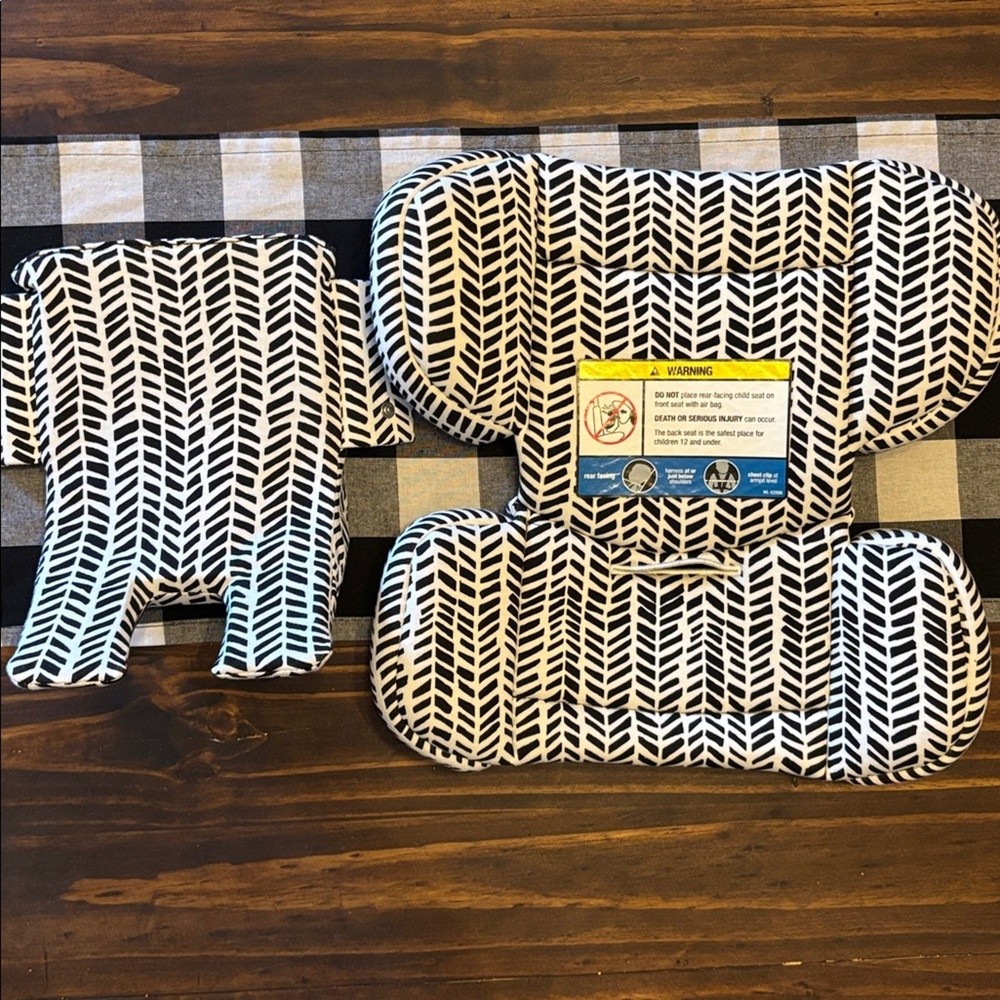 Nuna Rava infant insert Broken arrow caviar