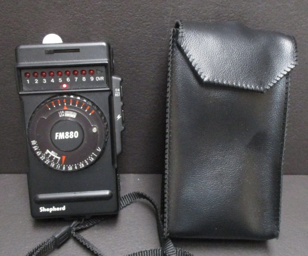 Shepherd FM880 flash meter with case and strap. TESTED.