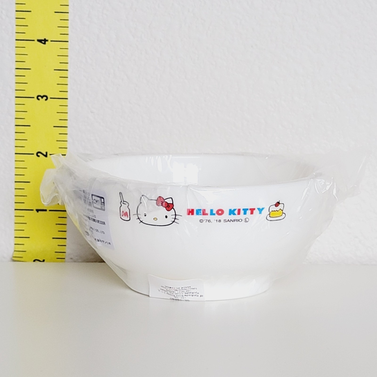 Sanrio Hello Kitty Dinnerware Kids Toddler Set of 4 Mug Cup Bowl Plate White