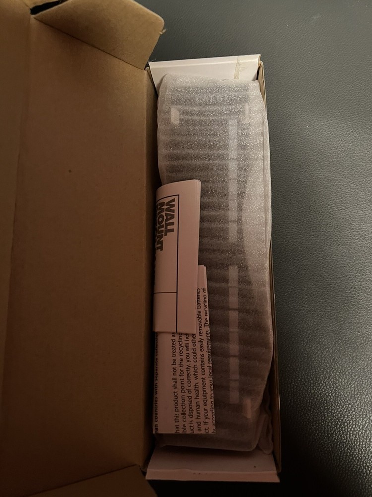 Intellinet Network Solutions 560269 Cat6 Wall-Mount Patch Panel 12 Port UTP