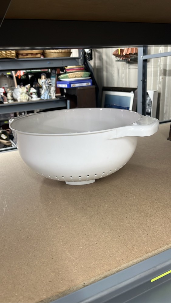 Pioneer White Strainer No. 804 Kitchen Strainer