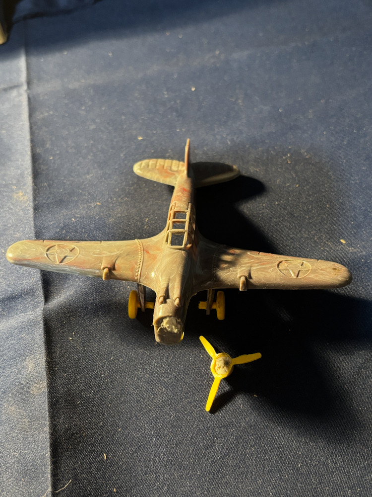 Acme plastic P-40 Fighter Plane (002)