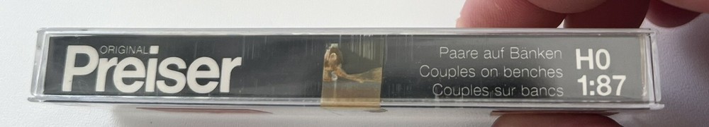 PREISER HO Scale Couples On Benches Figures #10027, NIB