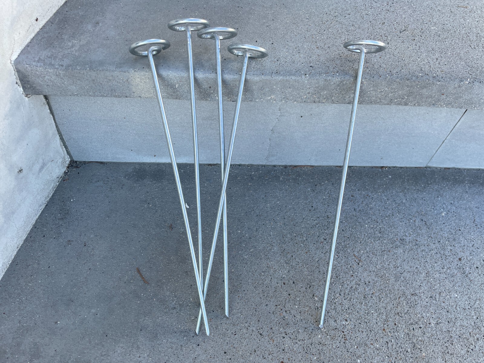 Sandbaggy 6 or 12 Inch Rust Free Circle Top Pins - Landscape Staples SOD Fabric