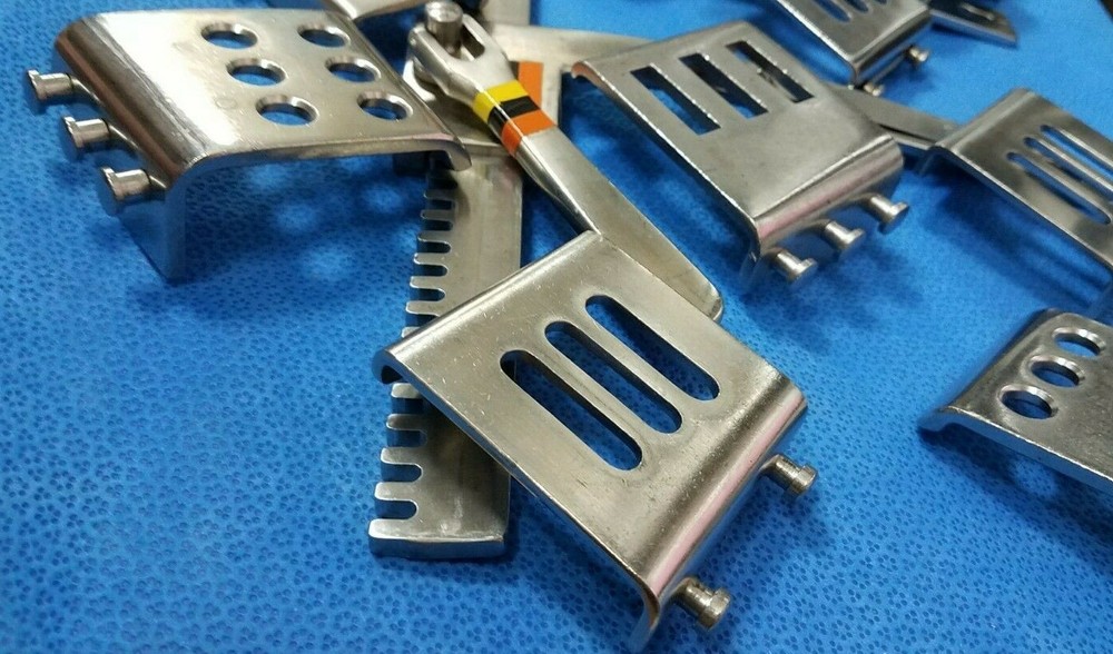 (N) Retractor (B267)