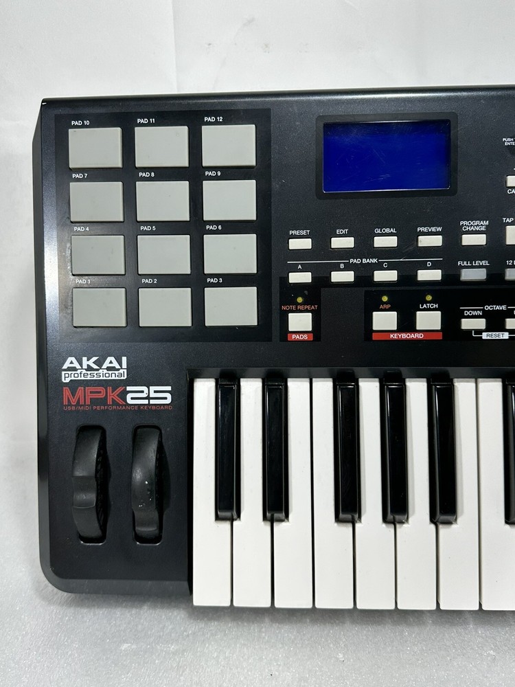 AKAI MPK25 ~ 25-key Keyboard Controller with MPC Pads ~ Working