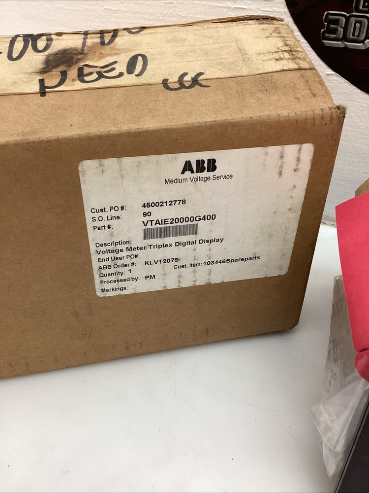 Bitronics VTAIE2000G400 Voltage Meter Triplex Digital Display NIB