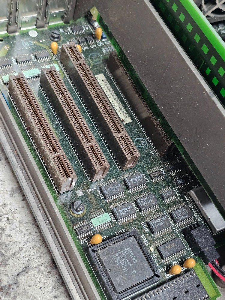 Retro Vintage IBM Personal System/2 PS/2 Model 50Z Computer Powers / Posts