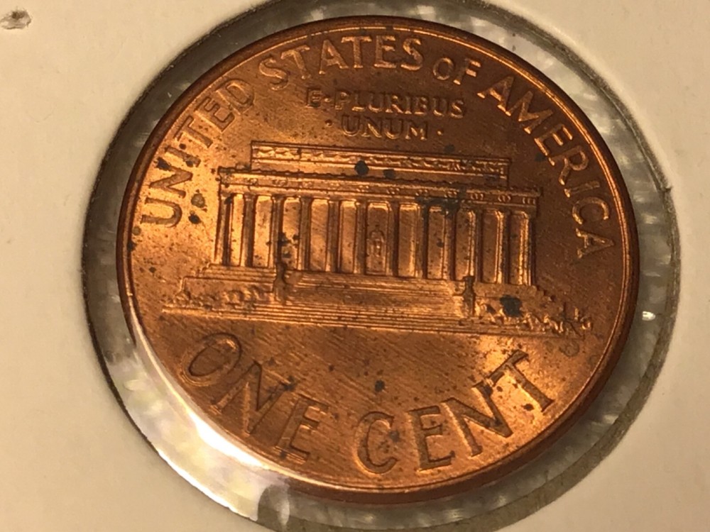 2001 Lincoln penny Extra copper on front by # 2. Minting Error.