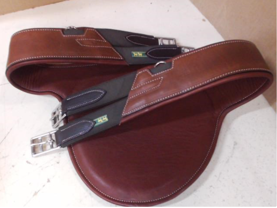 Devoucoux Stud Girth with Snaphooks 140-56cm