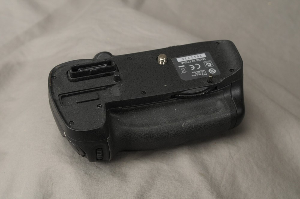 Nikon MB-D14