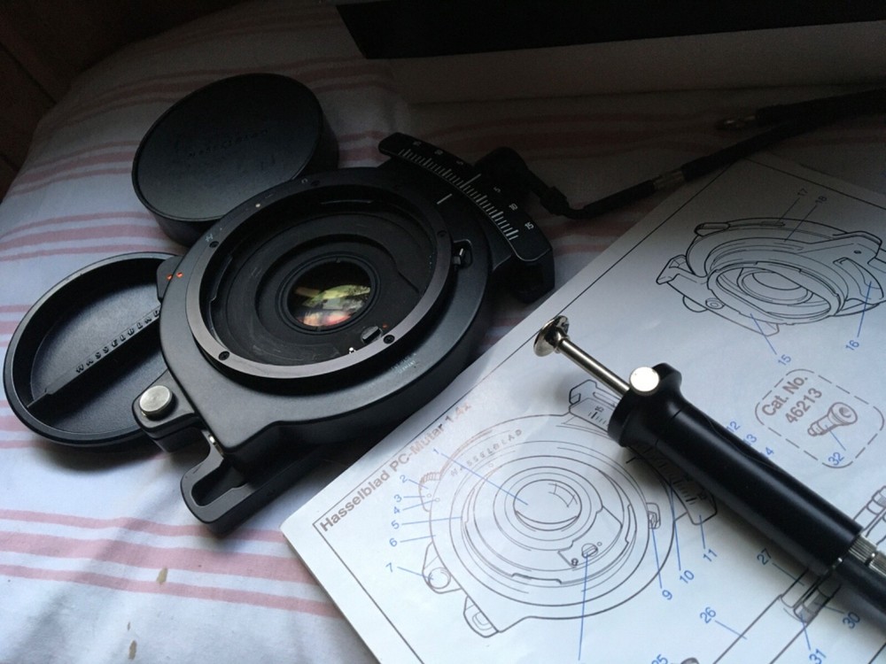 Hasselblad Zeiss PC-Mutar 1.4X Shift Converter ,trigger & user manual, boxed.