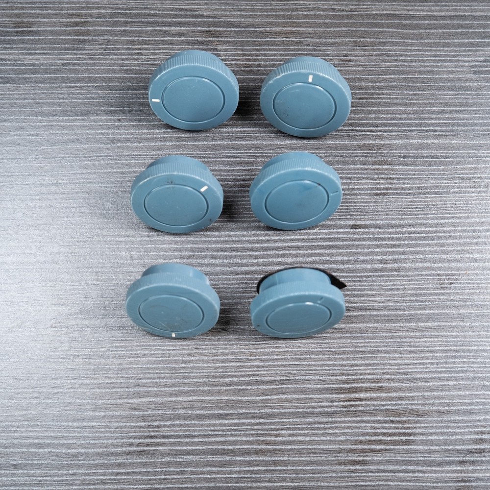 MIDCENTURY Radio / Equipment Knobs / Blue Plastic / RCA 1/4" D Shaft