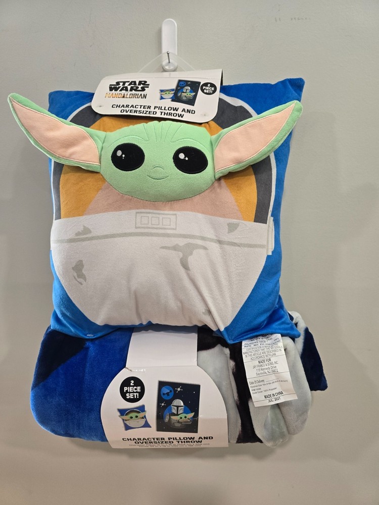 Star Wars "The Mandalorian" 2 PC Set Pillow and Oversized Throw Blanket *NWT*