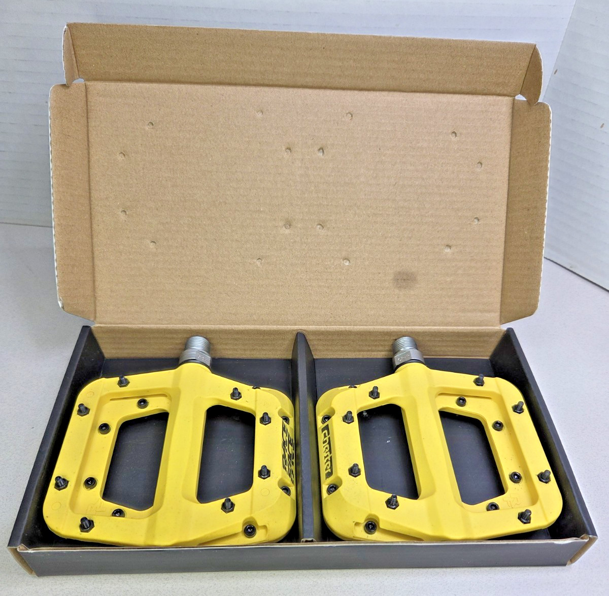 Race Face Chester Pedals Yellow