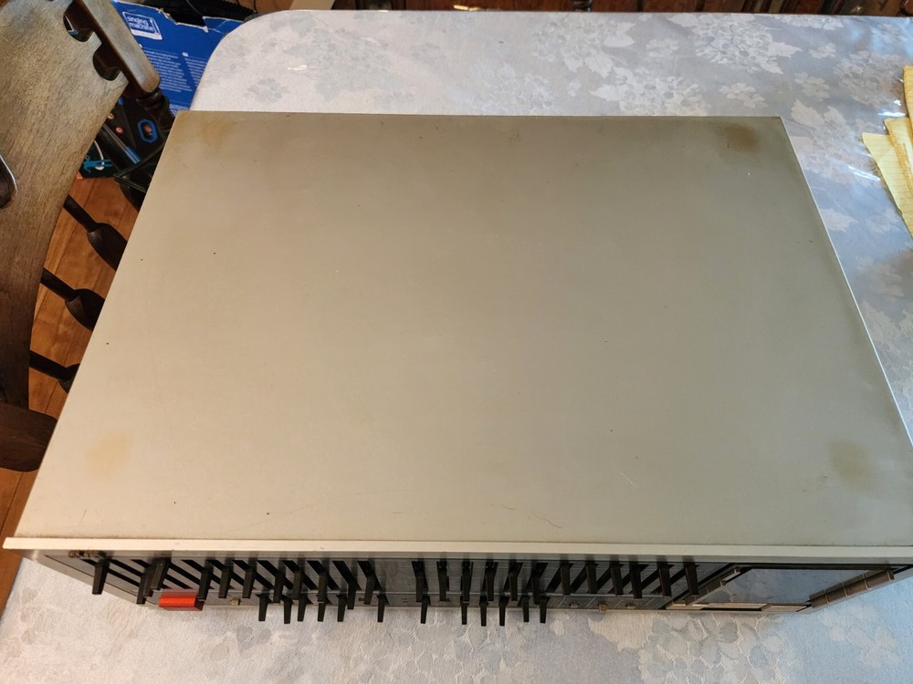 JVC SEA-R7 Graphic Equalizer Powers On